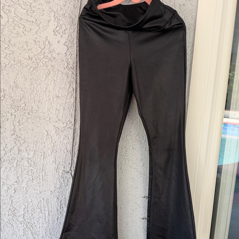 art class Black Flared Leggings